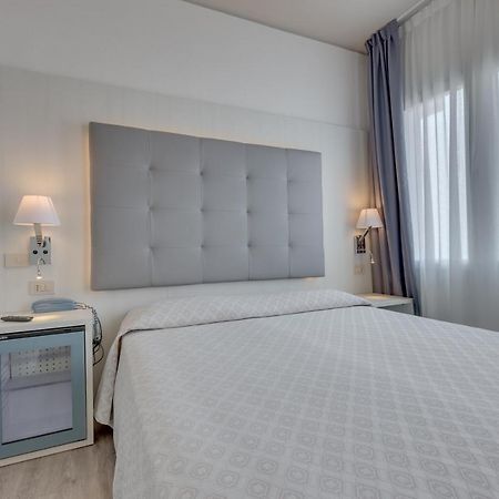 Hotel Austria Caorle Bagian luar foto