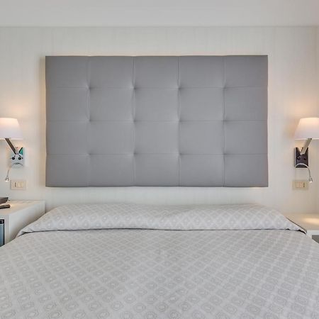 Hotel Austria Caorle Bagian luar foto