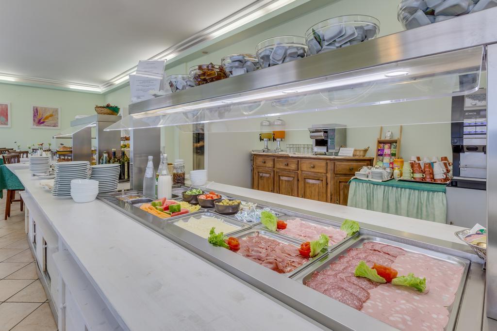 Hotel Austria Caorle Bagian luar foto