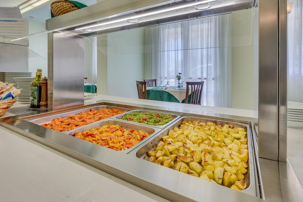 Hotel Austria Caorle Bagian luar foto