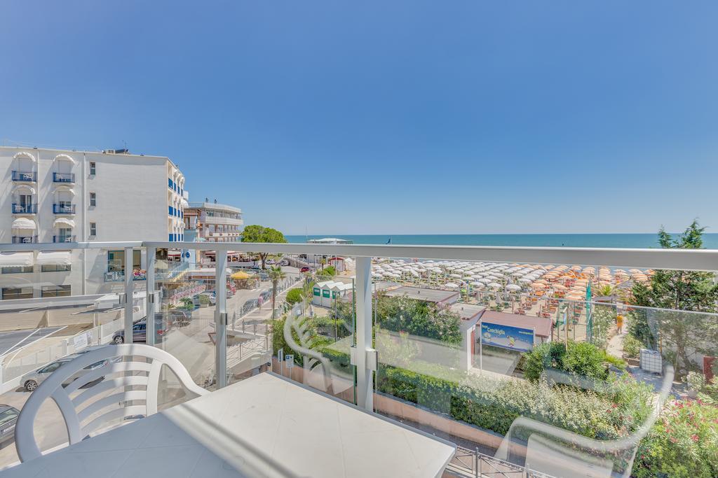 Hotel Austria Caorle Bagian luar foto