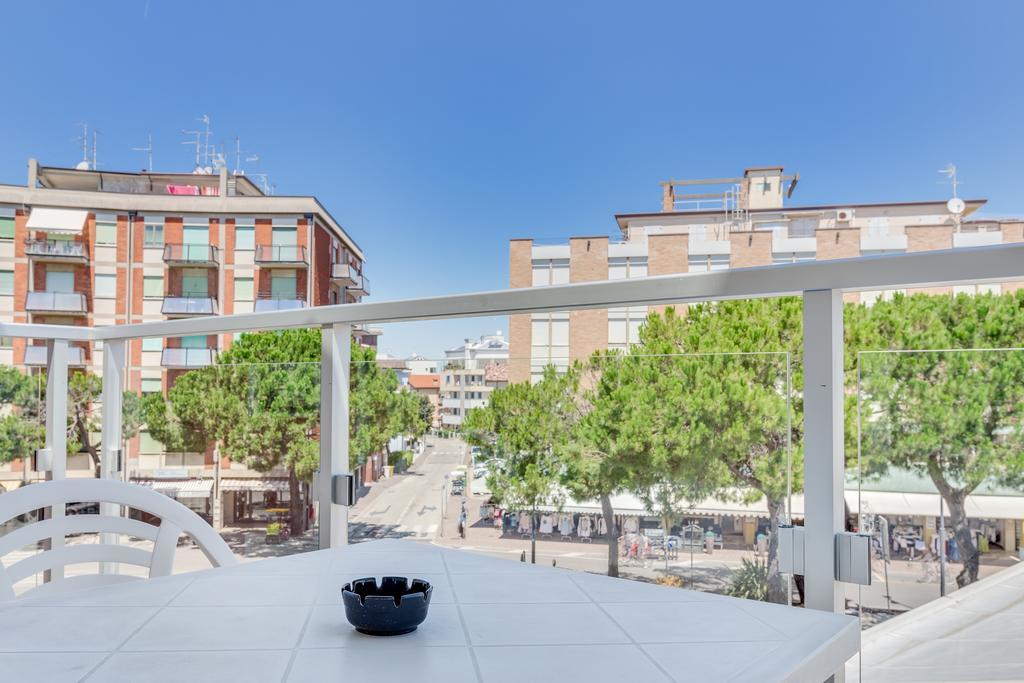 Hotel Austria Caorle Bagian luar foto
