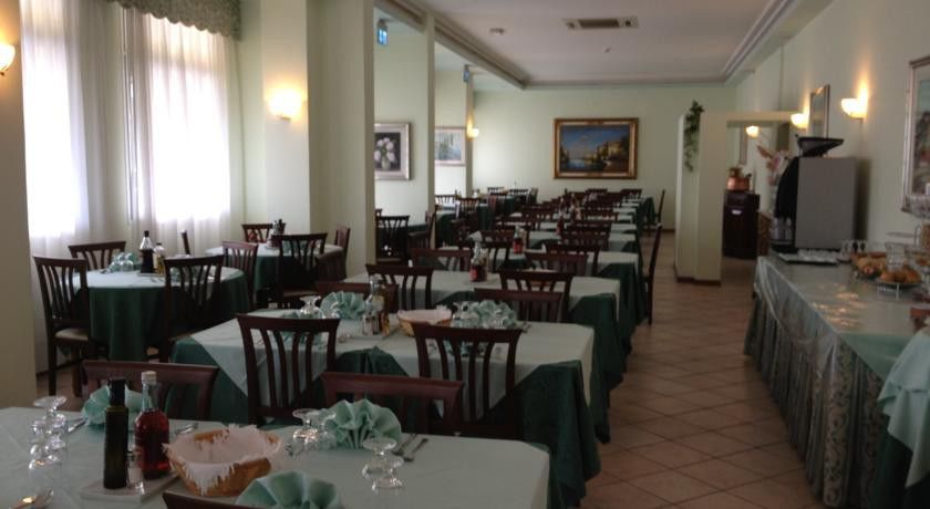 Hotel Austria Caorle Bagian luar foto