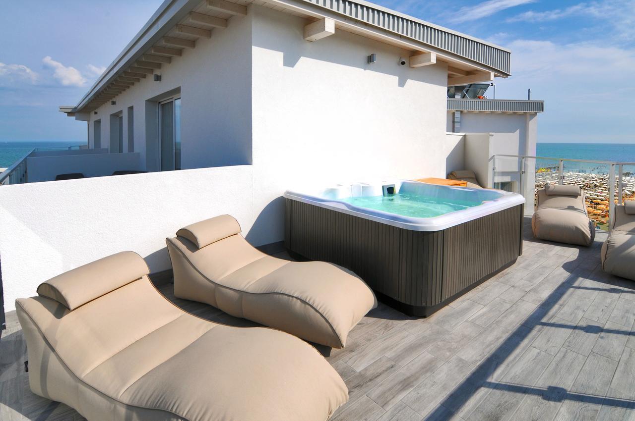 Hotel Austria Caorle Bagian luar foto