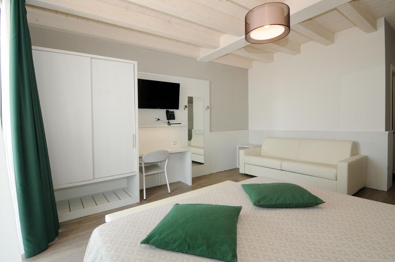 Hotel Austria Caorle Bagian luar foto