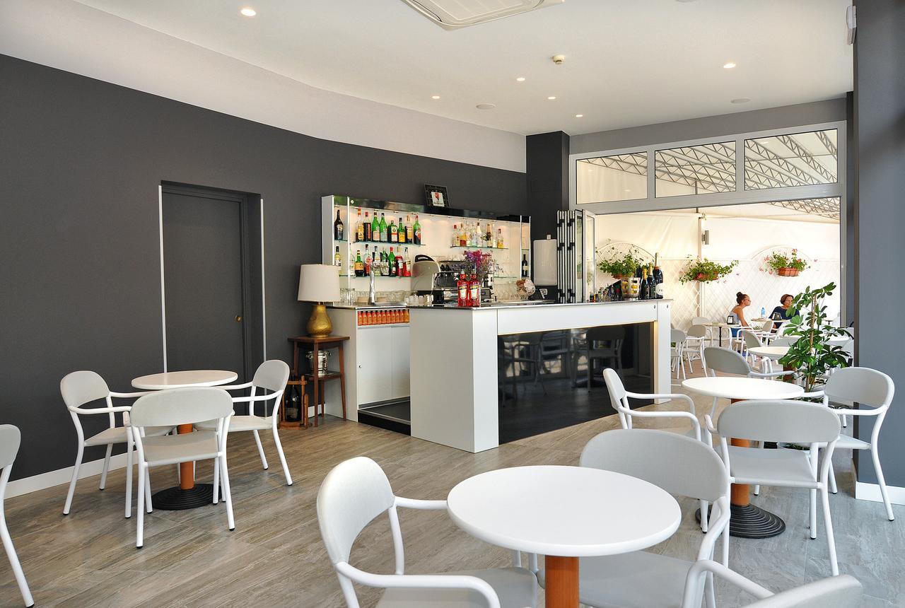 Hotel Austria Caorle Bagian luar foto