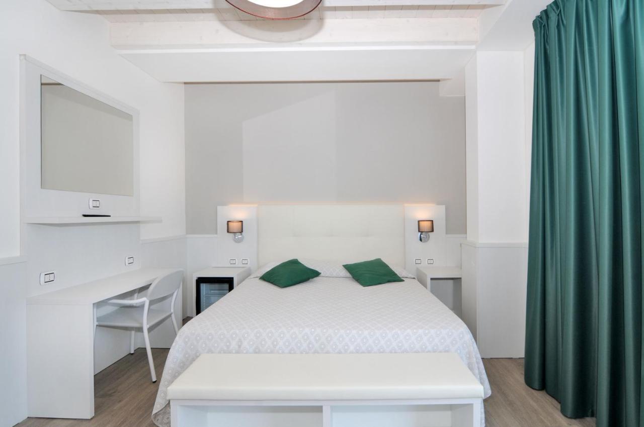Hotel Austria Caorle Bagian luar foto