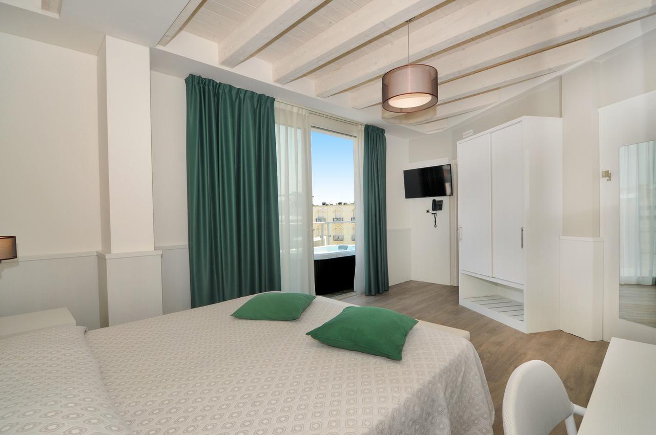 Hotel Austria Caorle Bagian luar foto