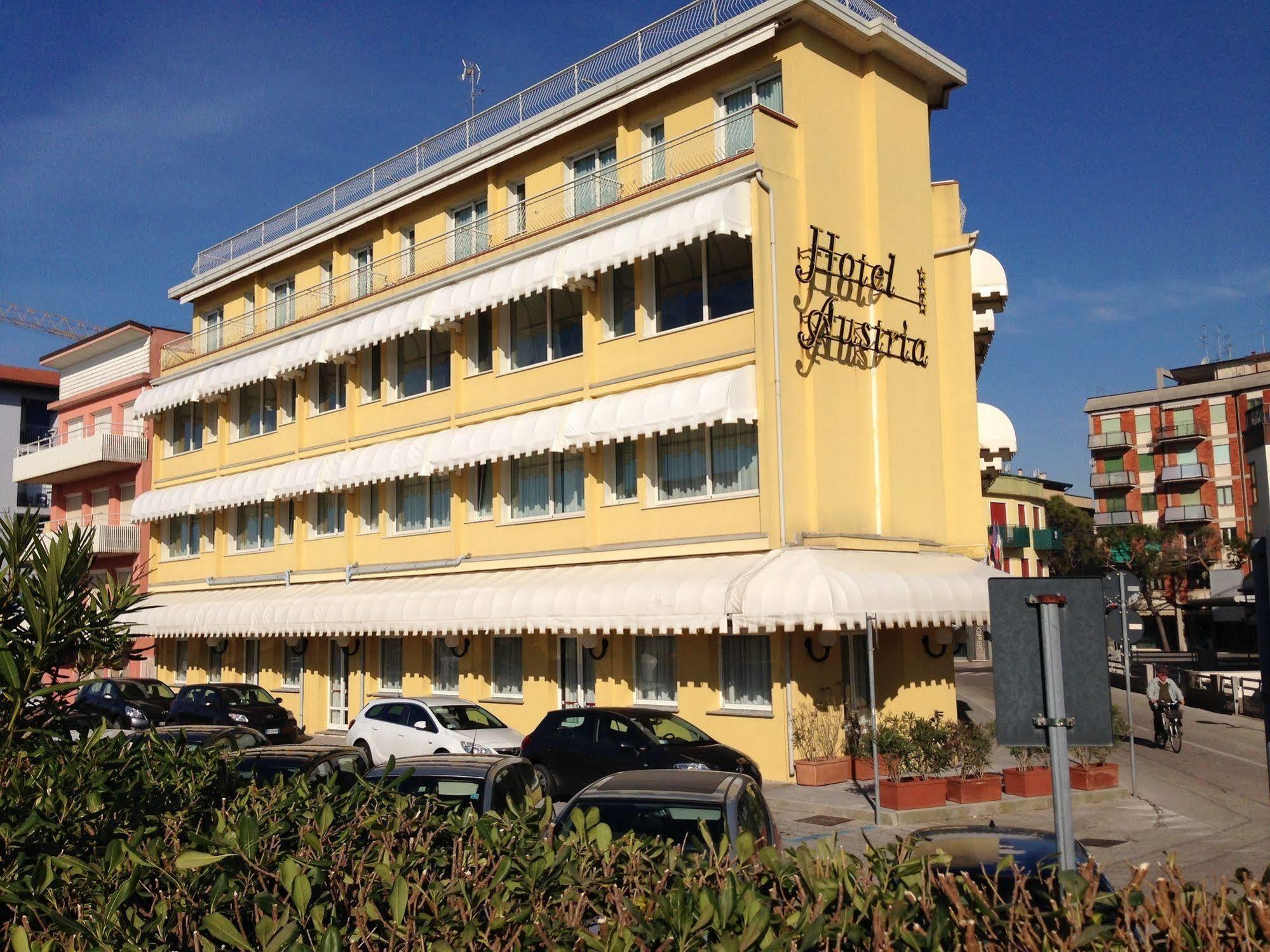 Hotel Austria Caorle Bagian luar foto