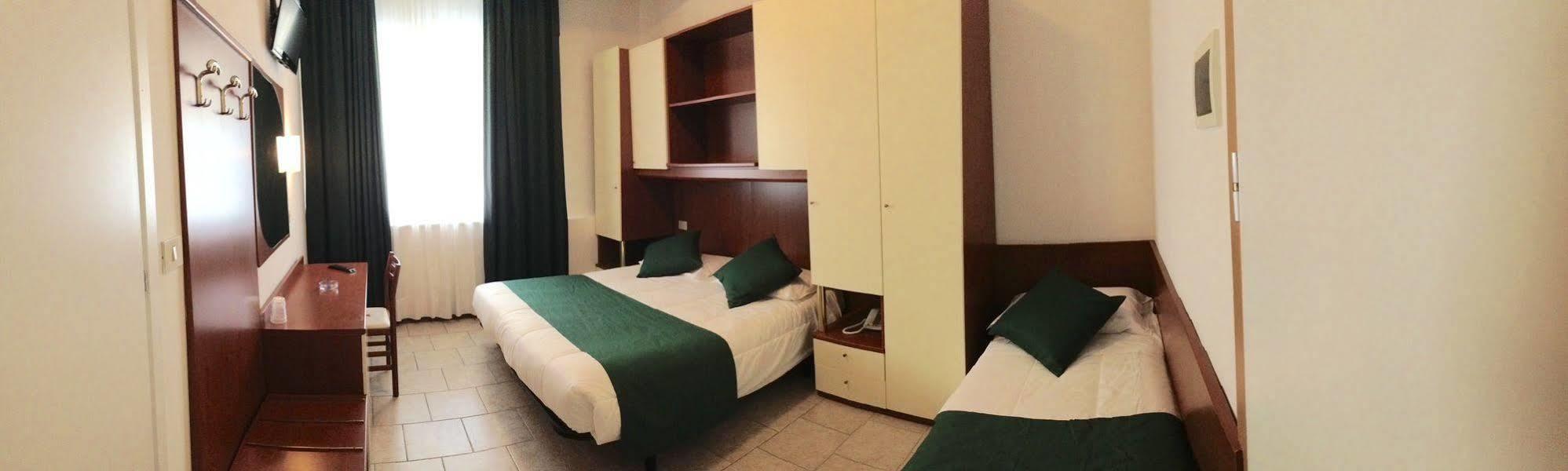 Hotel Austria Caorle Bagian luar foto