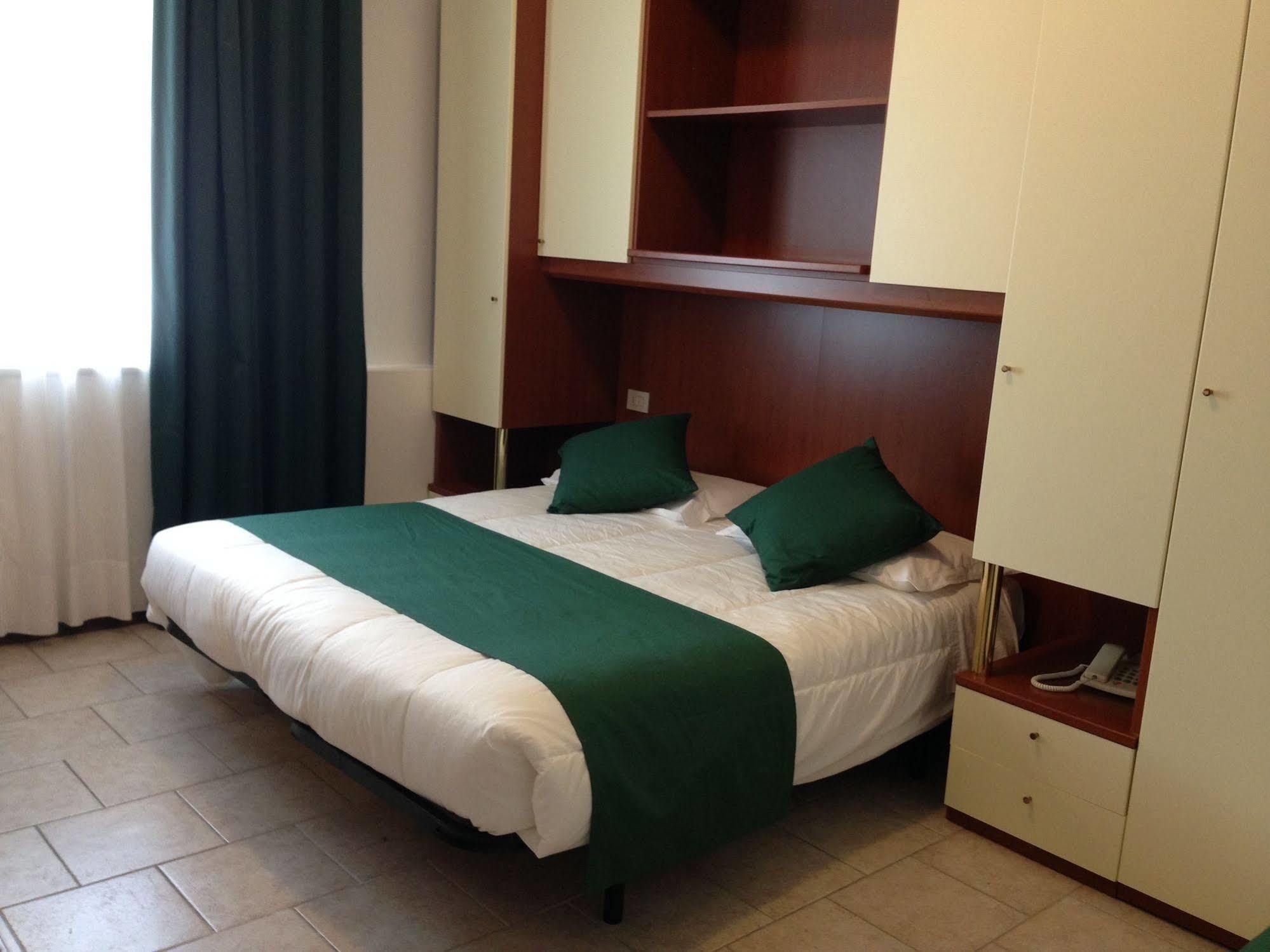 Hotel Austria Caorle Bagian luar foto