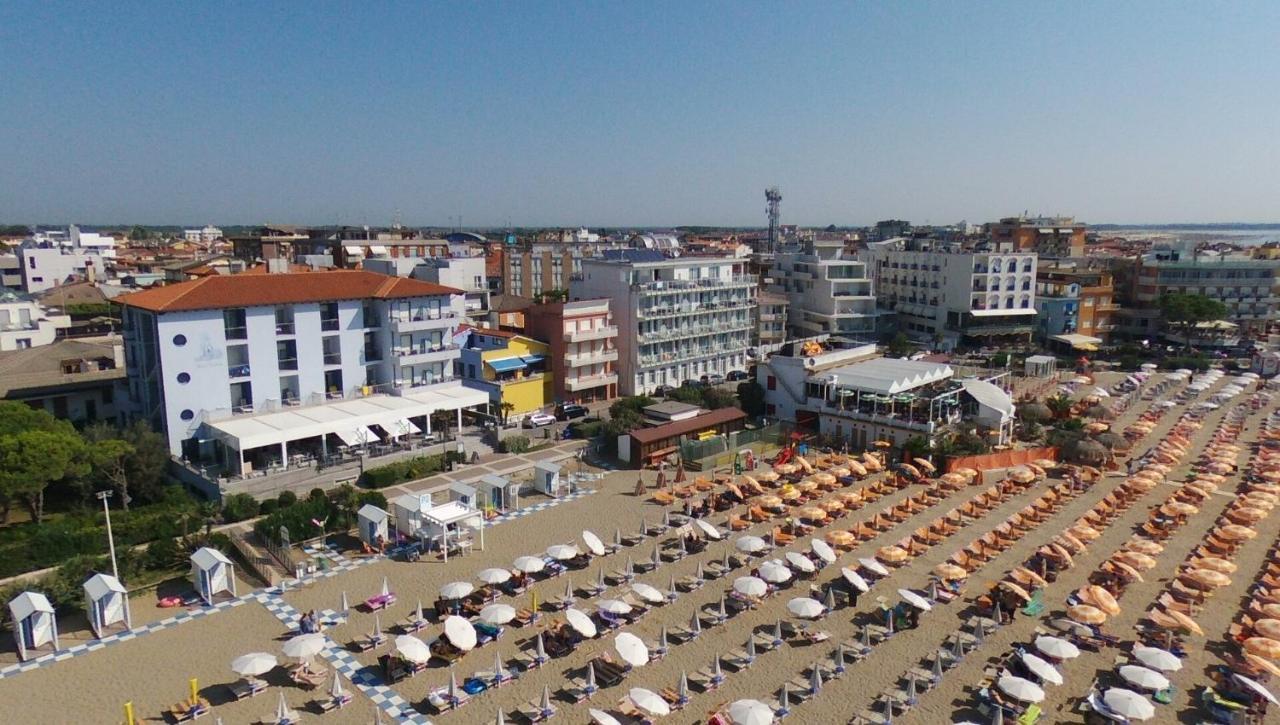 Hotel Austria Caorle Bagian luar foto