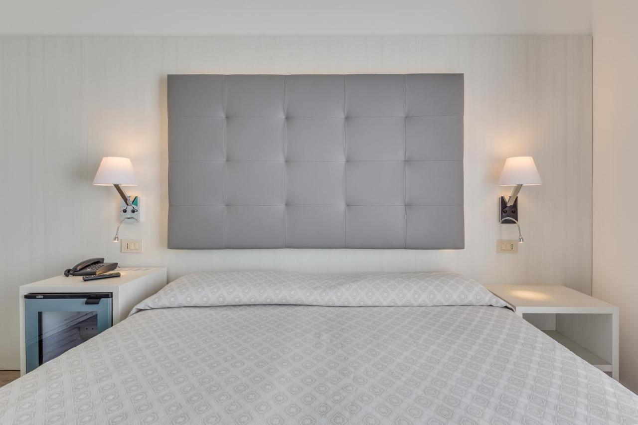 Hotel Austria Caorle Bagian luar foto